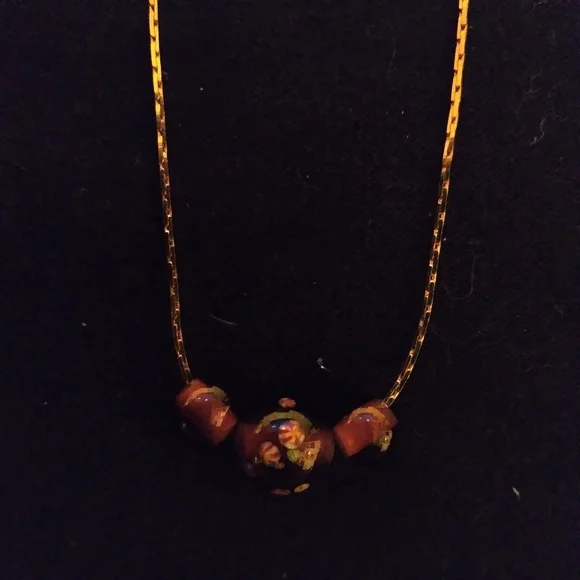 Set of 5 dainty goldtone necklaces - Picture 5 of 6